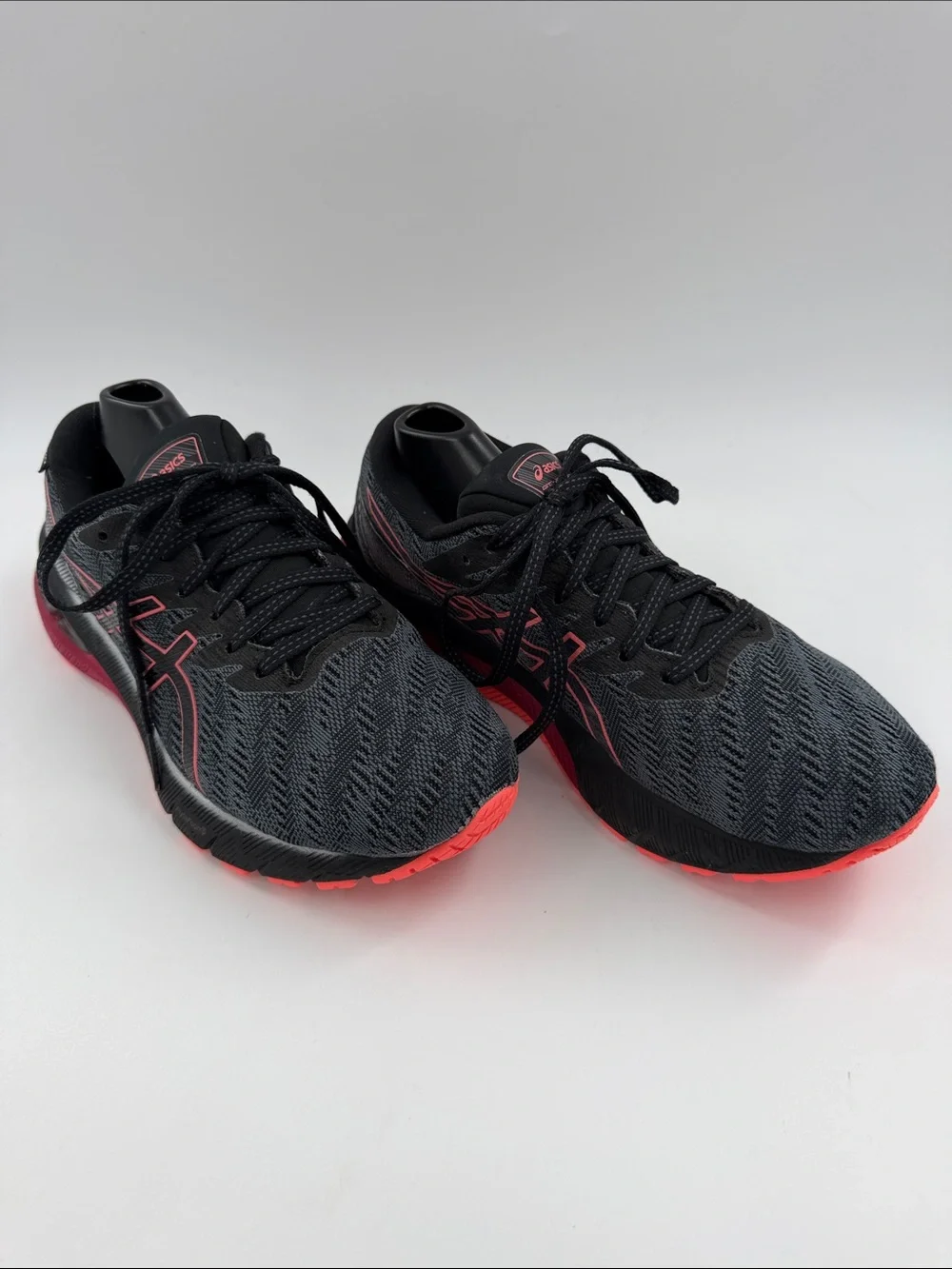 ASICS GT-2000 10 Women's Size 7 Black / Red Gore-Tex Waterproof Running Sneakers